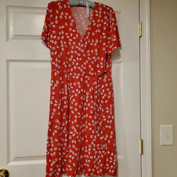 Amazon Essentials Set Of 2 Retro Wrap Dresses - Picture 6 of 8
